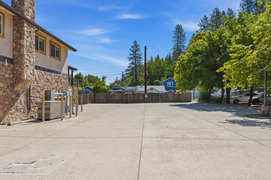 More Photos Of 450 Colfax Ave, Grass Valley Restaurant For Sale