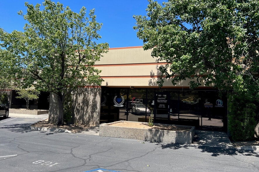 More Photos Of 4762 W Jennifer Ave, Fresno Warehouse For Lease