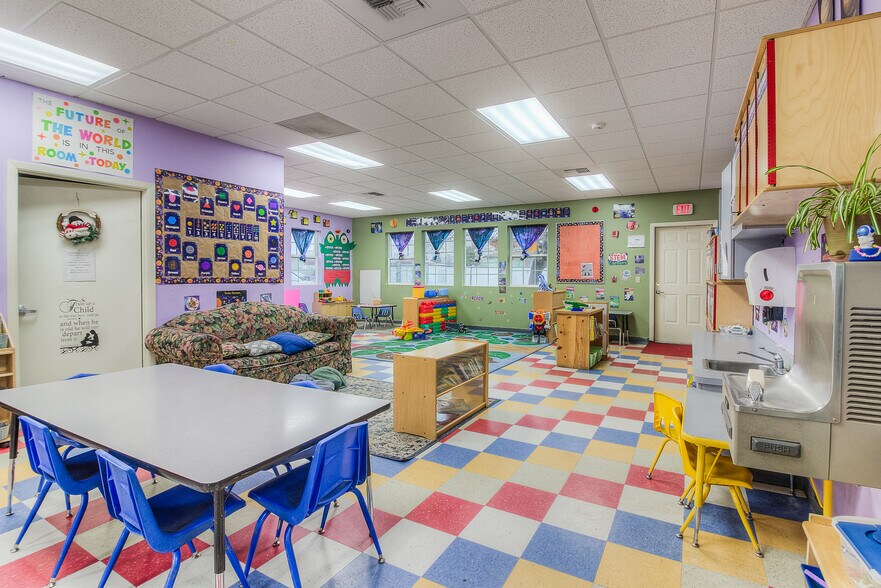 More Photos Of 909 N 21st Ave, Yakima Daycare Center For Sale