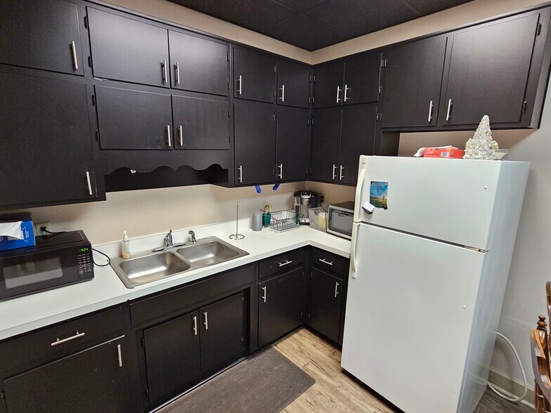 More Photos Of 2732 Capital NE, Tallahassee Medical For Sale