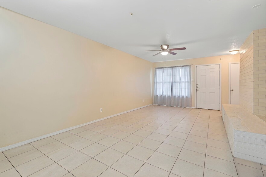 More Photos Of 2816 Lafferty Rd, Pasadena Apartments For Sale