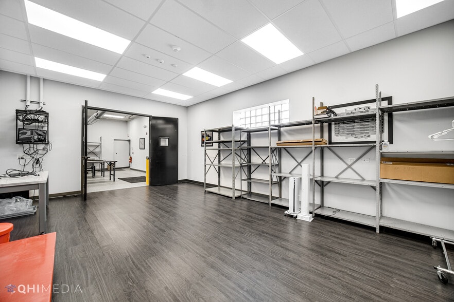 More Photos Of 9300 W Ogden Ave, Brookfield Office For Sale