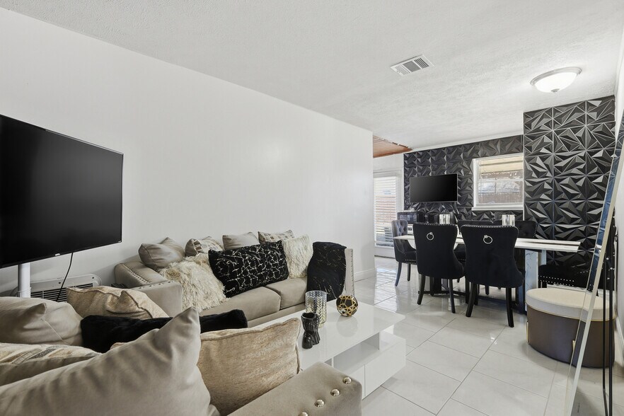 More Photos Of 2205 Strawberry Rd, Pasadena Flex For Sale