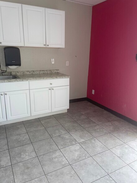 More Photos Of 13555 Automobile Blvd, Clearwater Medical For Lease