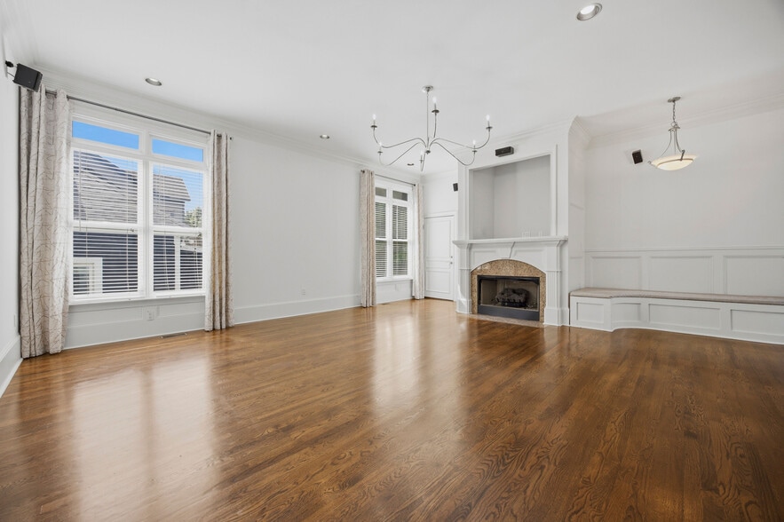 More Photos Of 574 East Ave NE, Atlanta Specialty For Sale