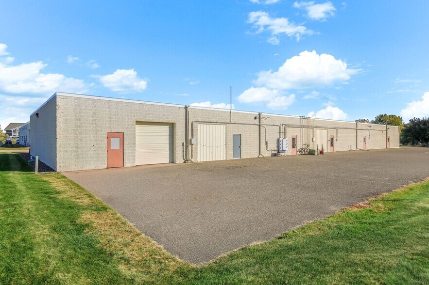More Photos Of 3825 Lake Elmo Ave N, Lake Elmo Research And Development For Lease