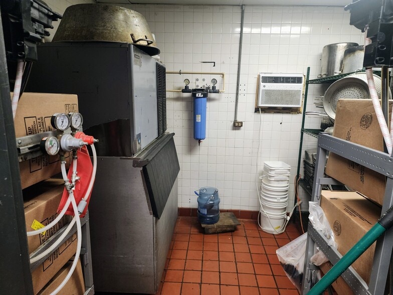 More Photos Of 8451 Ocean Gtwy, Easton Restaurant For Sale