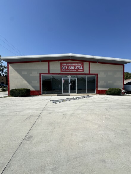 Primary Photo Of 909 S Main St, Englewood Storefront Retail Office For Lease