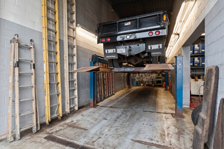 More Photos Of 332 E 159th St, Harvey Auto Repair For Sale