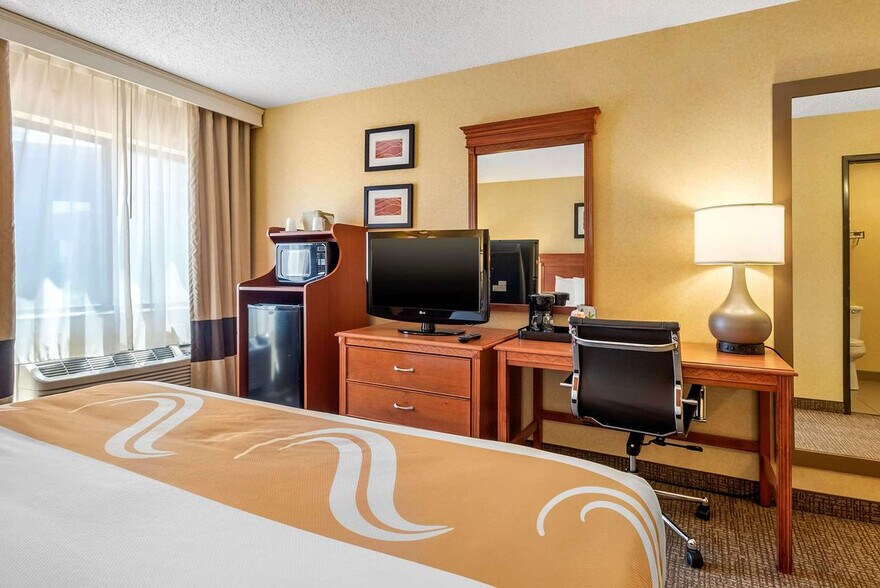 More Photos Of 670 Eagleridge Blvd, Pueblo Hotel For Sale