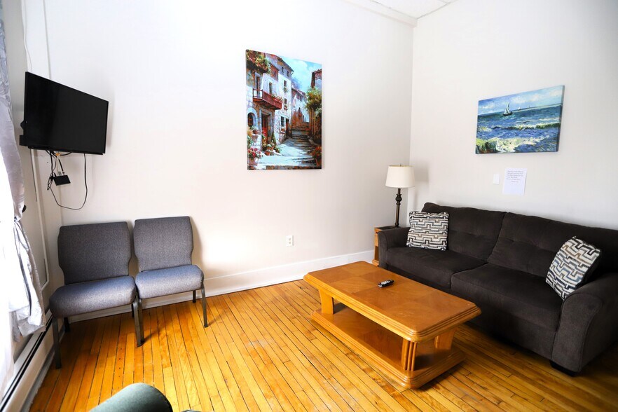 More Photos Of 138 Cross St, Brighton Hotel For Sale