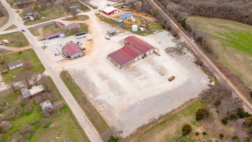 More Photos Of 122 N Hickory, Roff Flex For Sale