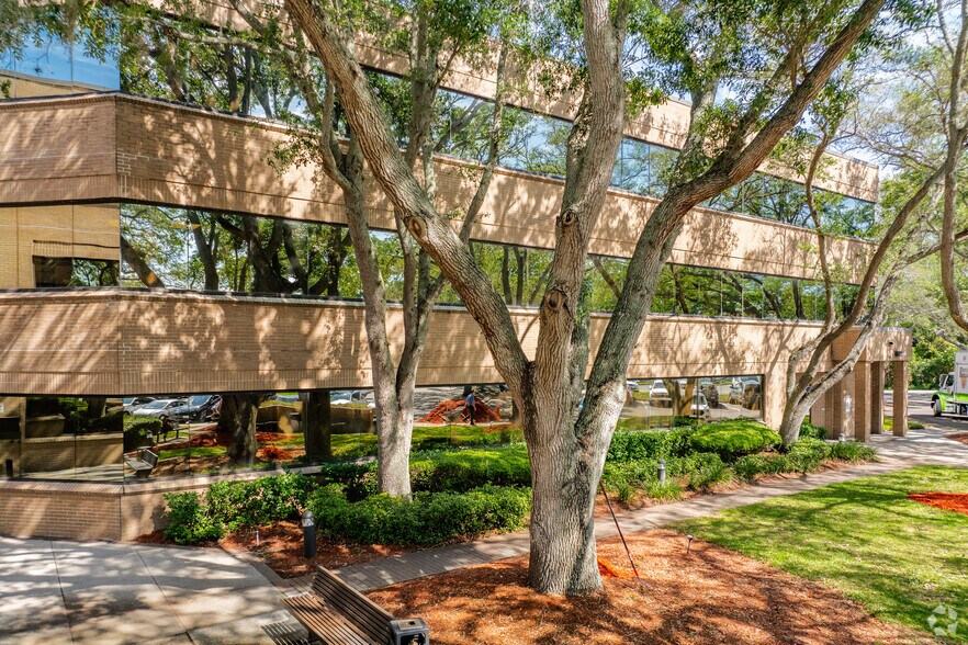 More Photos Of 33920 N US Hwy 19, Palm Harbor Medical For Lease