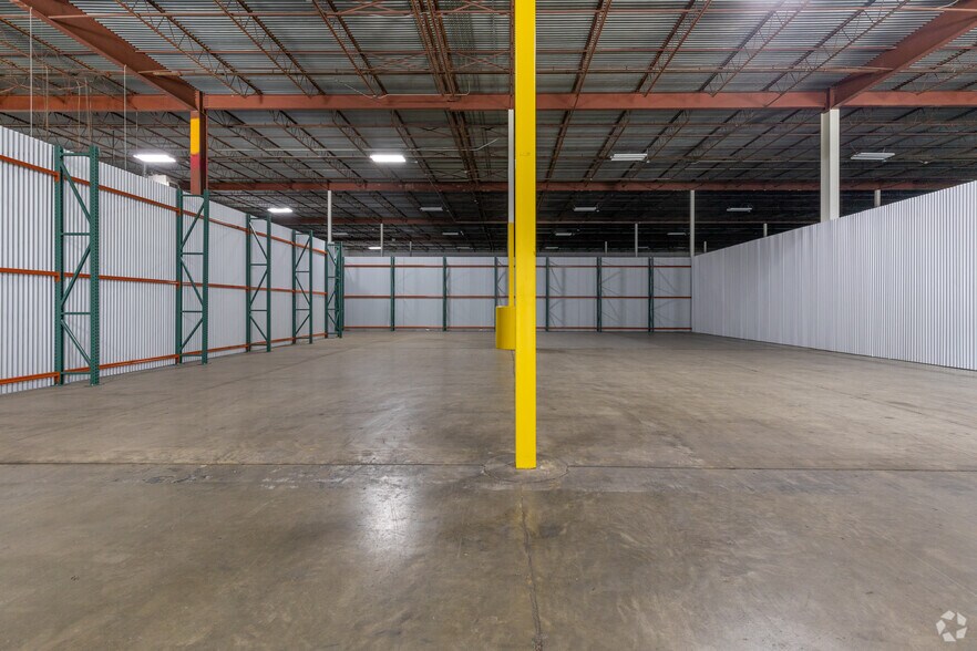 More Photos Of 3401 Navigation Blvd, Houston Distribution For Lease