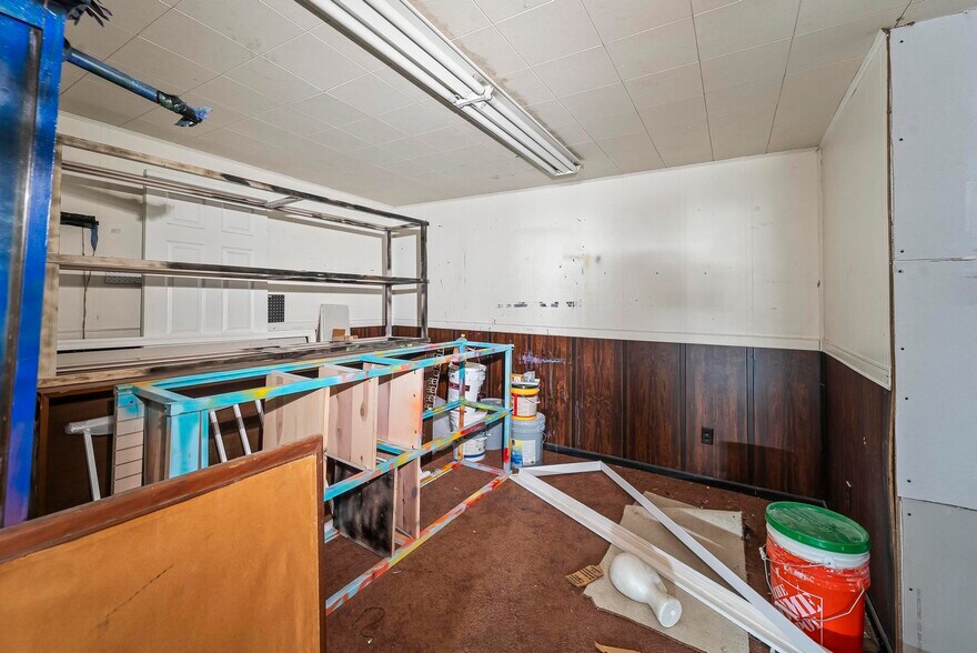 More Photos Of 909-911 Milton Rd, Alton Flex For Sale