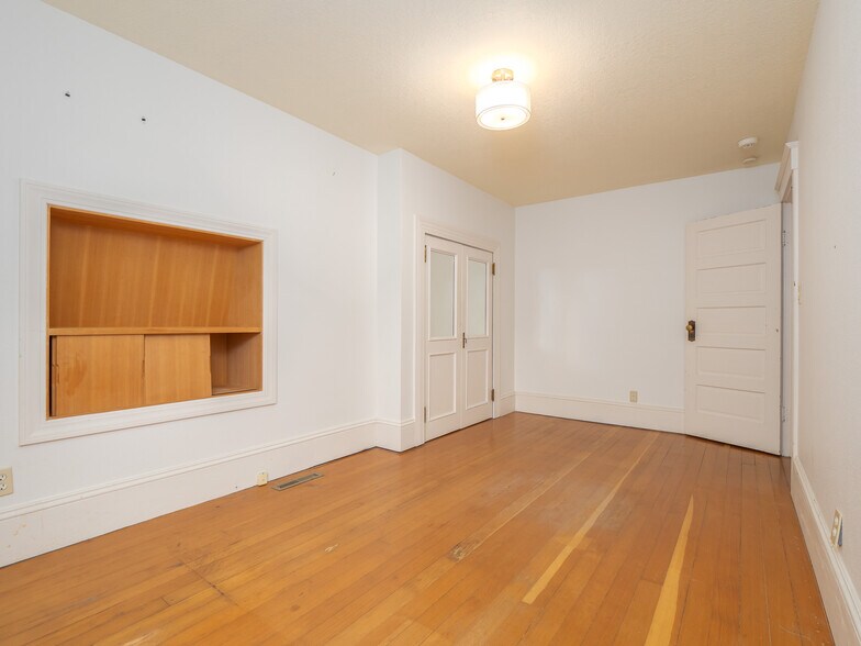 More Photos Of 317 NE Sacramento St, Portland Office For Sale