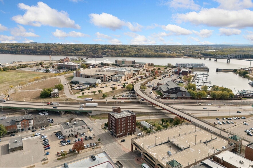 More Photos Of 36 W 4th St, Dubuque Hotel For Sale