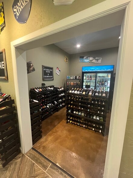 More Photos Of 213 Lake dr, Medicine Park Convenience Store For Sale