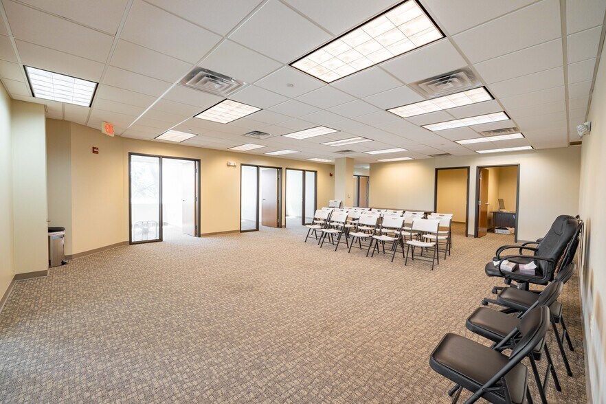 More Photos Of 30701 Woodward Ave, Royal Oak Office For Lease
