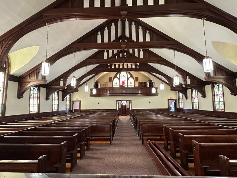 More Photos Of 652 Main St, North Oxford Religious Facility For Sale
