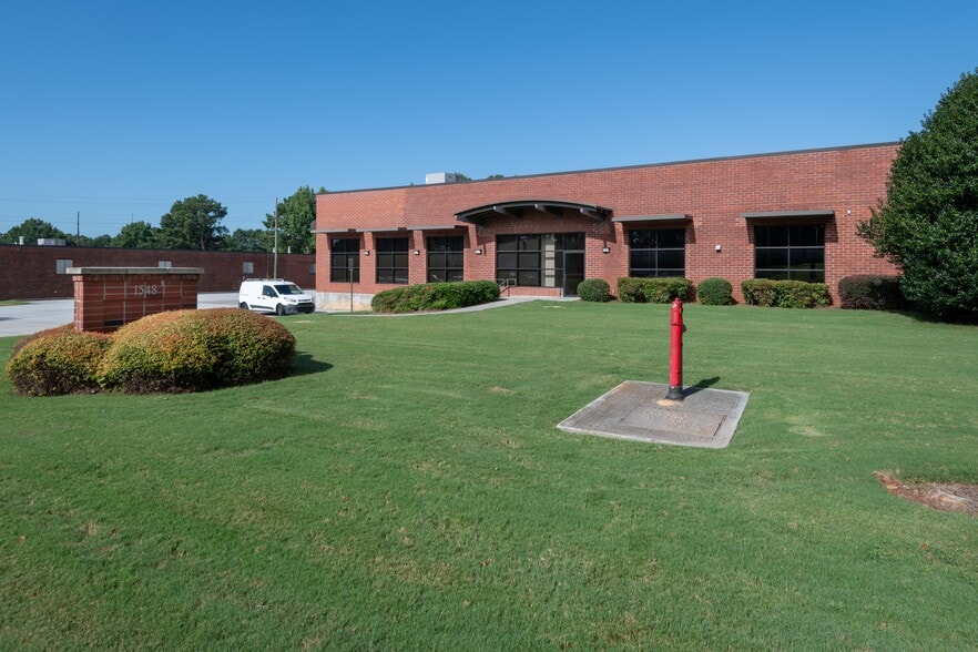 Primary Photo Of 1548 Stone Ridge Dr, Stone Mountain Warehouse For Lease
