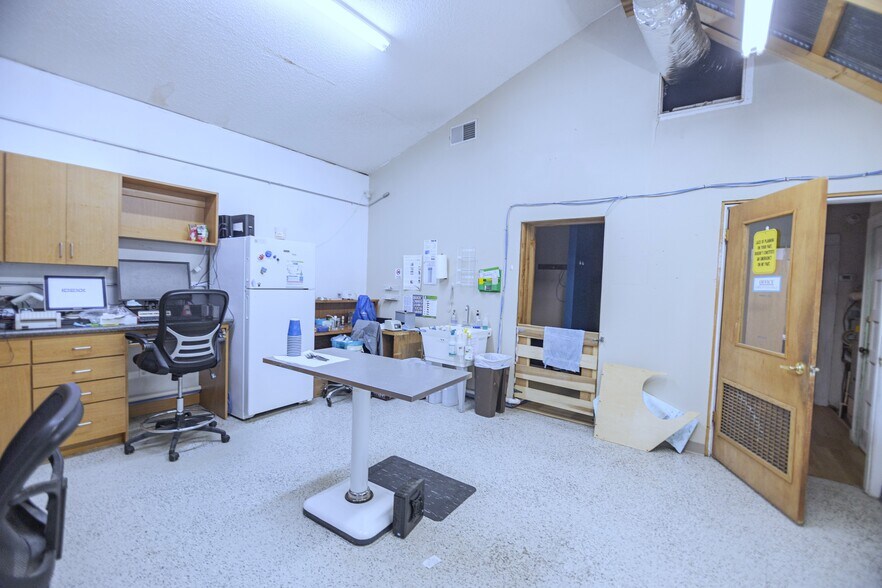 More Photos Of 105 Ash Ave NE, Wadena Veterinarian Kennel For Sale