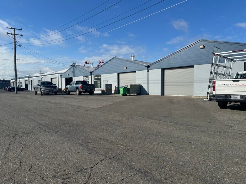 More Photos Of 7500 14th Ave, Sacramento Warehouse For Lease