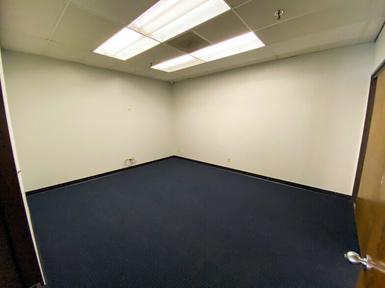 More Photos Of 455-465 W 38th St, Houston Warehouse For Lease