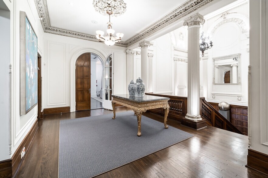 More Photos Of 1175-1183 Pl Du Frère-André, Montréal Office For Sale