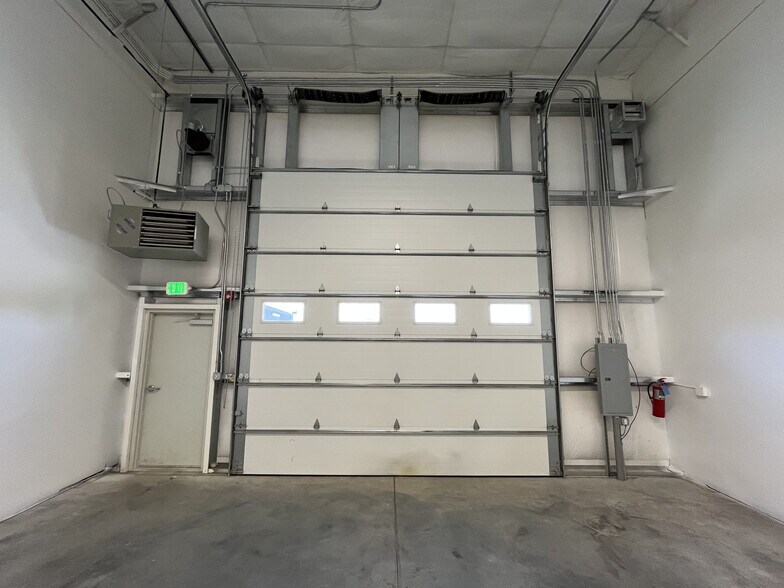 More Photos Of 9235 Eastman Park Dr, Windsor Light Manufacturing For Lease