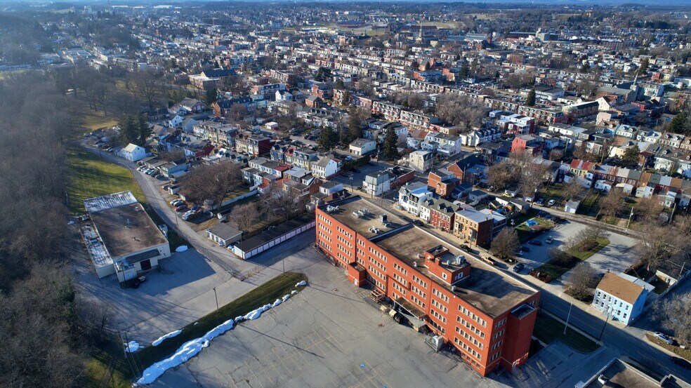 More Photos Of 610 W Church Ave, York Flex For Sale