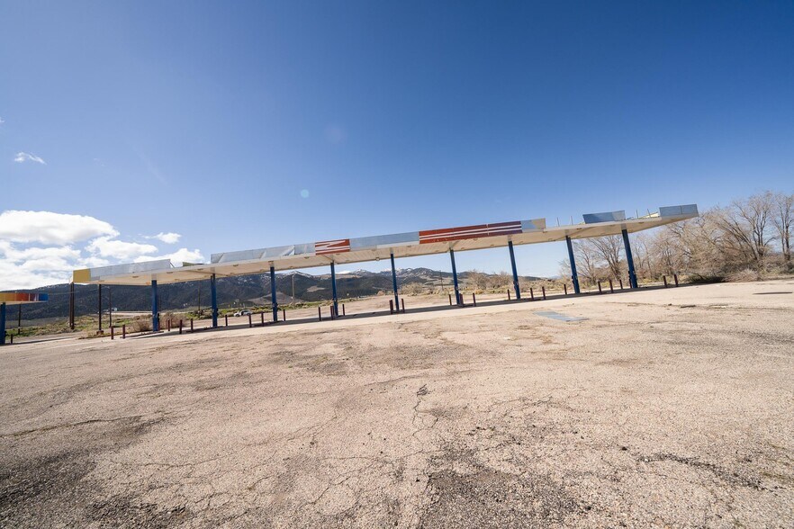 More Photos Of 225 N Highway 91, Summit Service For Lease