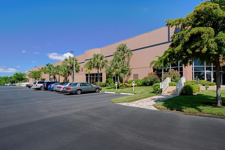 More Photos Of 13830 Jetport Commerce Pky, Fort Myers Warehouse For Lease