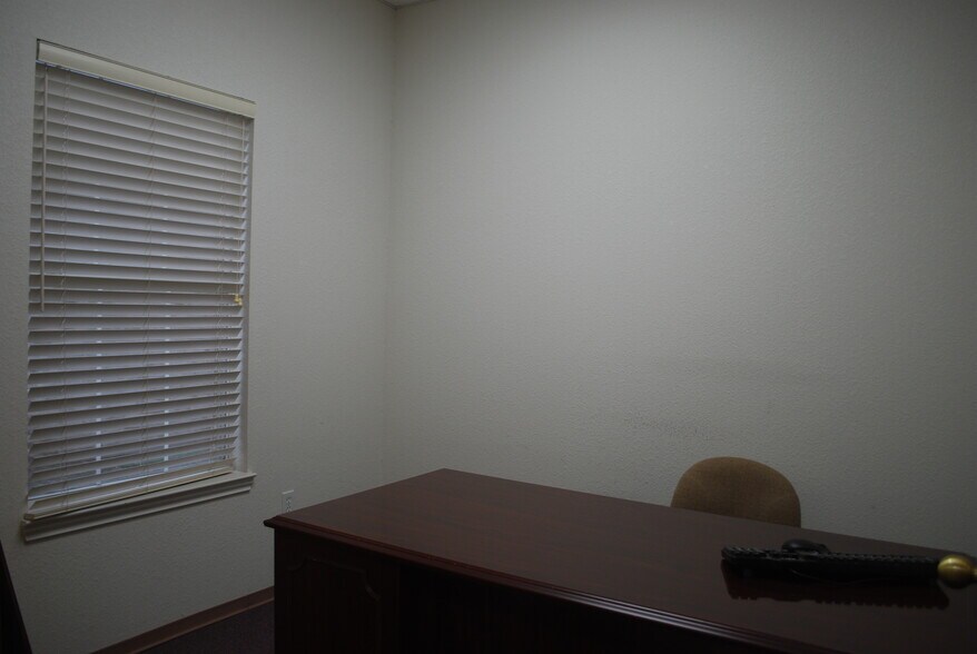 More Photos Of 103 E Main St, Pflugerville Office For Lease