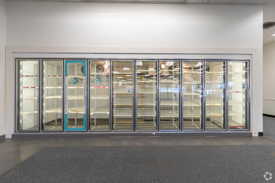 More Photos Of 5118 S Martin Luther King Jr Blvd, Lansing Drugstore For Sale