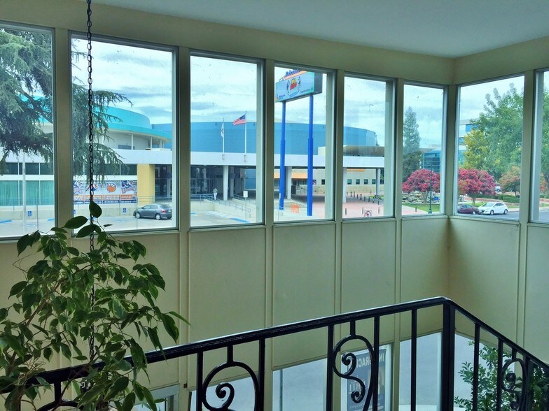 More Photos Of 930 Truxtun Ave, Bakersfield Office For Lease