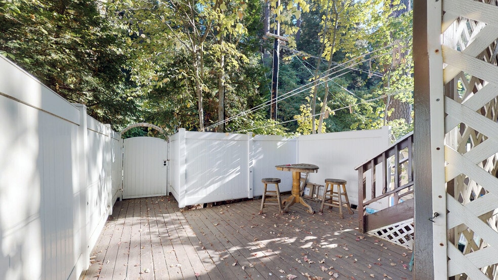 More Photos Of 815 Arrowhead Villa Dr, Crest Hotel For Sale