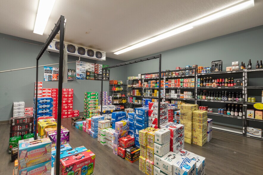 More Photos Of 5922 50 Ave, Stettler Storefront Retail Office For Sale