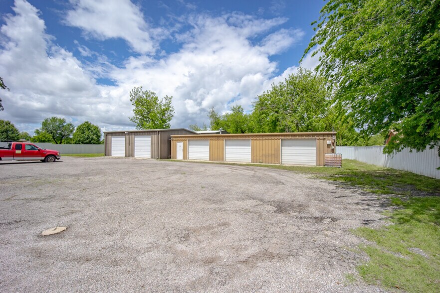 More Photos Of 5121 SE 15th St, Oklahoma City Freestanding For Sale
