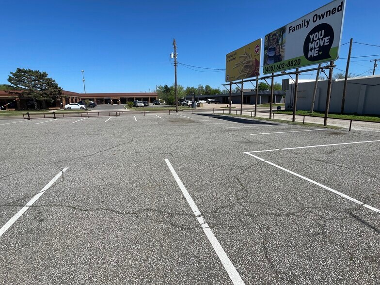 More Photos Of 938 N Flood Ave, Norman General Retail For Sale