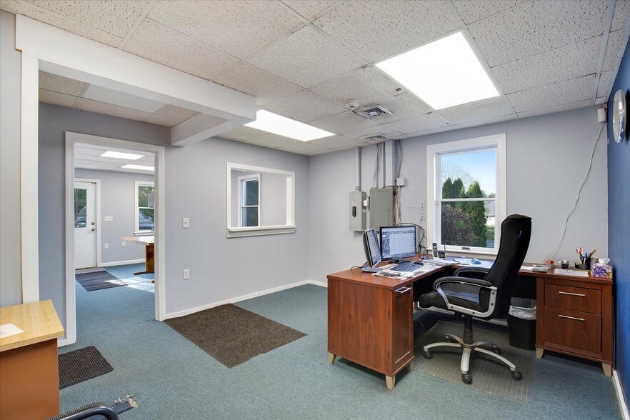 More Photos Of 7 Colonel Dr, Bourne Auto Repair For Sale