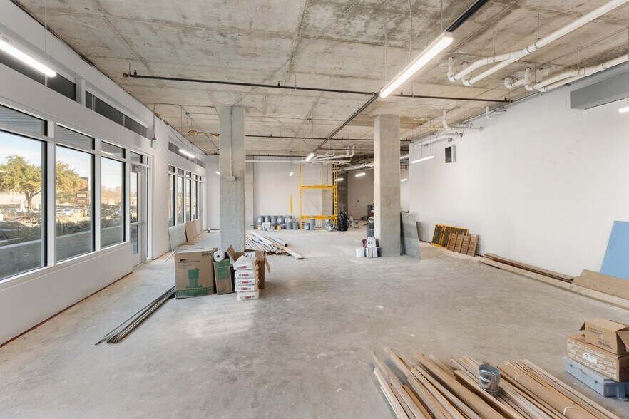 More Photos Of 2323 S Lamar Blvd, Austin Apartments For Lease