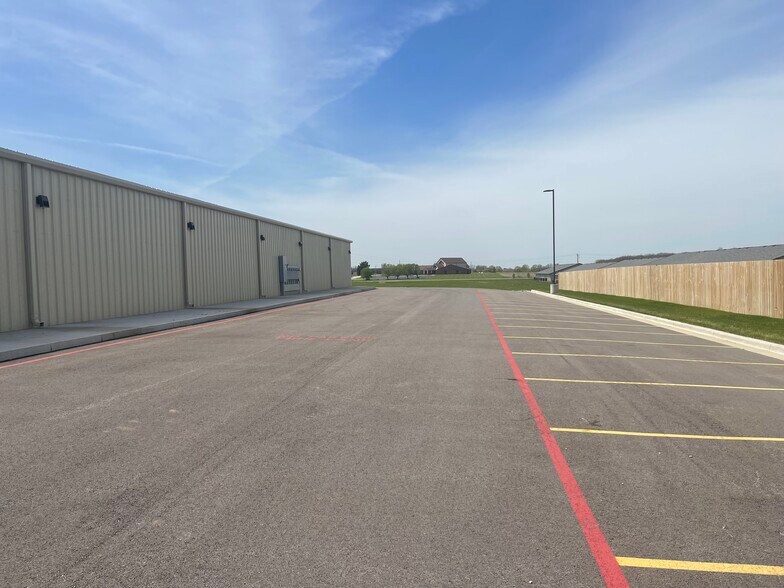 More Photos Of 911 Center St, Rogersville General Retail For Lease