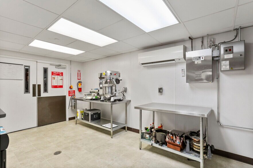 More Photos Of 14111-14113 Pennsylvania Ave, Hagerstown Freestanding For Sale