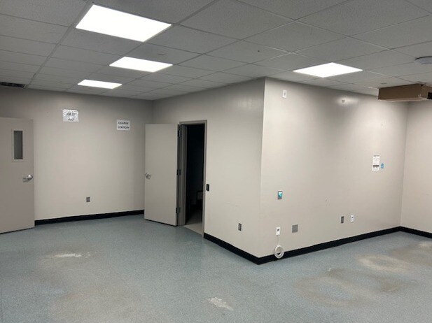 More Photos Of 356-362 Getty Ave, Clifton Warehouse For Lease