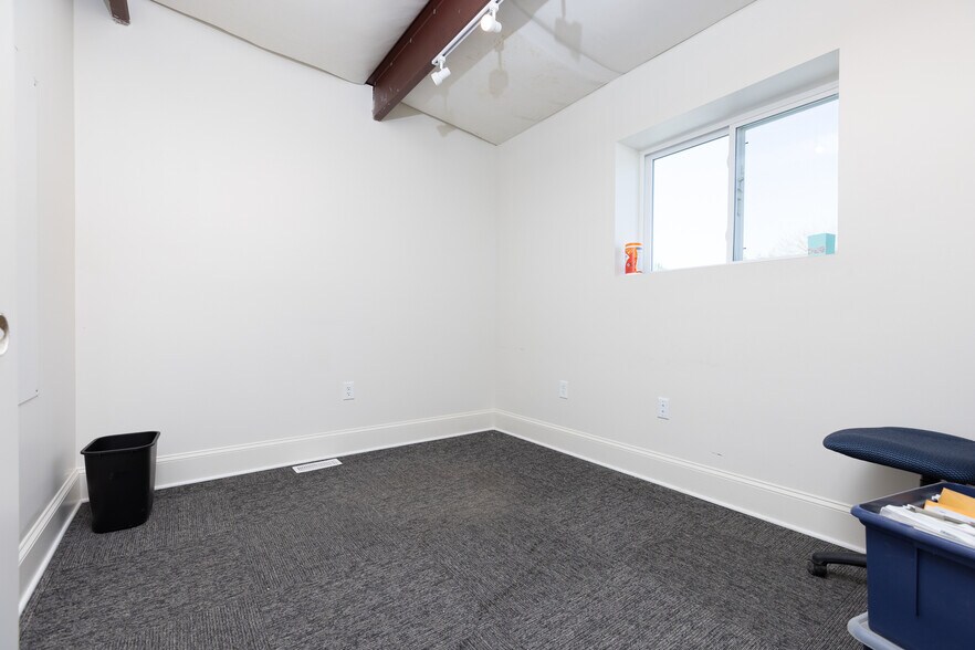 More Photos Of 1050 W Innovation Dr, Kearney Warehouse For Sale