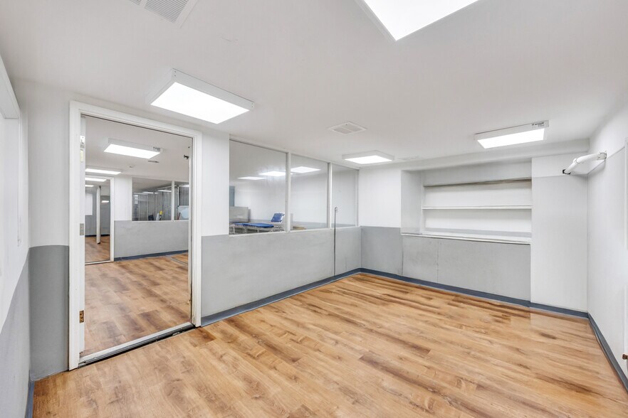 More Photos Of 28 Main St, Hempstead Storefront Retail Residential For Lease