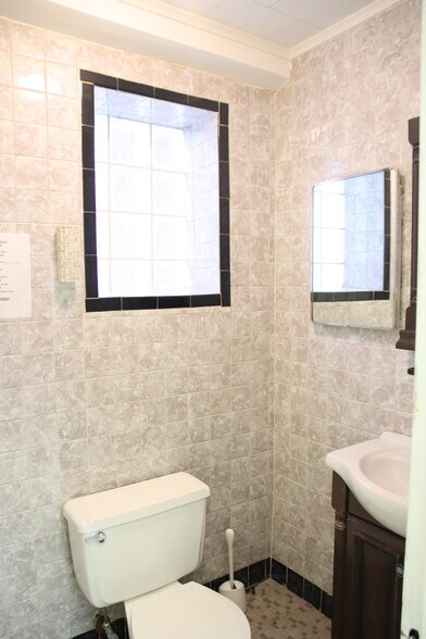 More Photos Of 2975 Waterbury Ave, Bronx Apartments For Lease