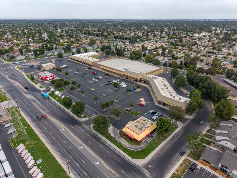 More Photos Of 6300 White Ln, Bakersfield General Retail For Sale