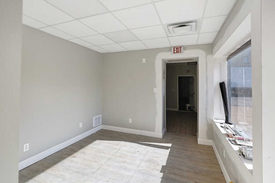 More Photos Of 7255 Olive Blvd, Saint Louis General Retail For Sale